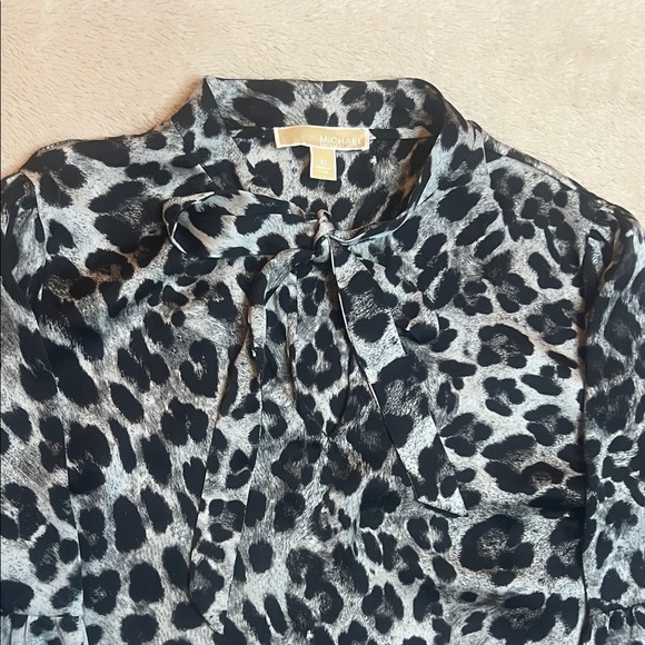 Michael Kors Black and White Animal Print Blouse with Bow and puff sleeves sz XL - Picture 3 of 10